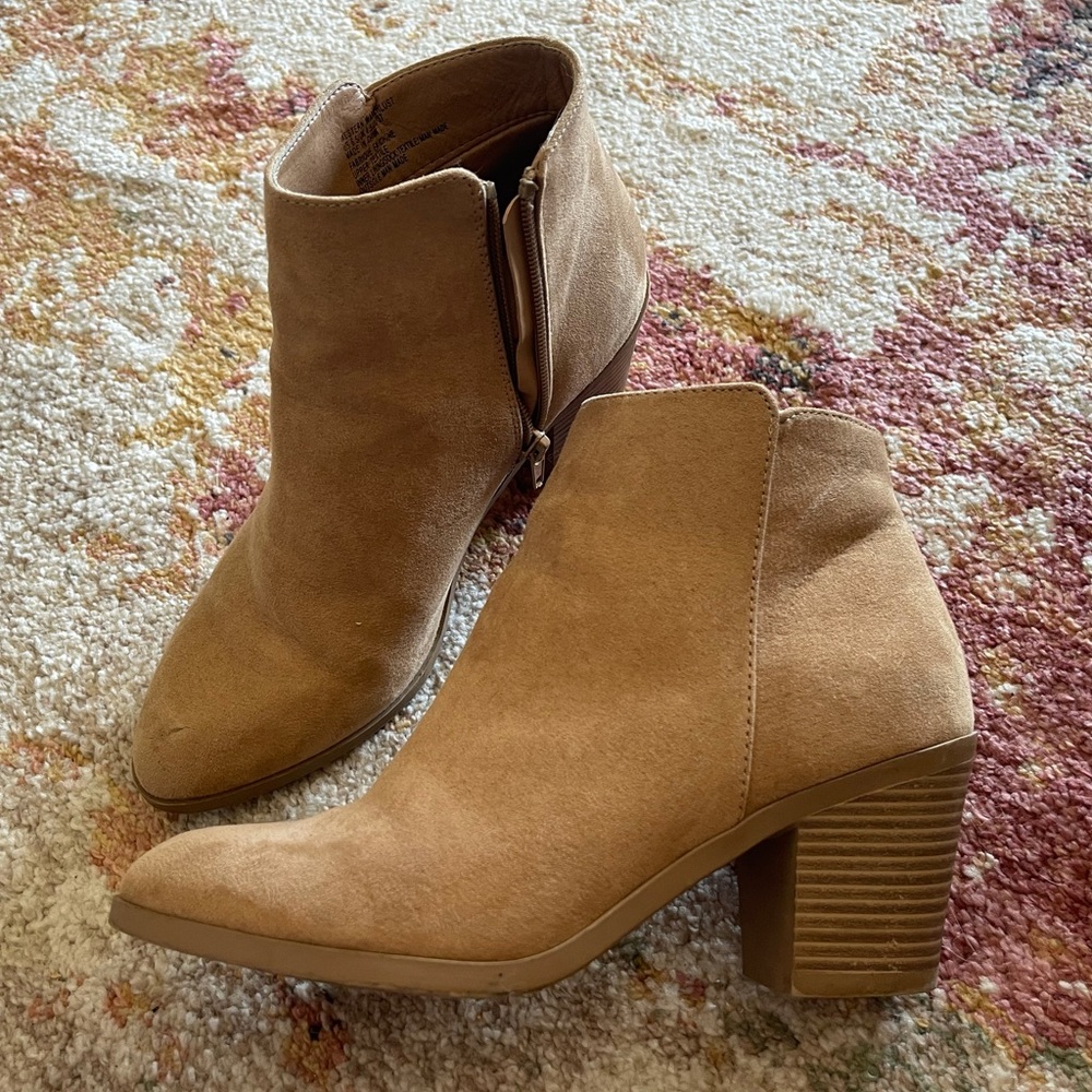 JustFab Booties nude size 6